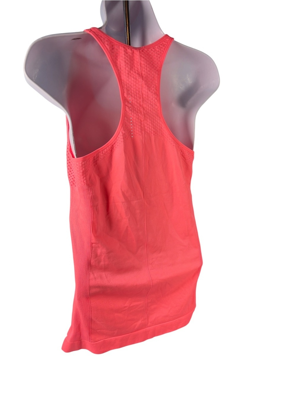 Fabletics Sync Seamless Tank Womens M Pink Racerback Mesh Workout Top NWT - Picture 2 of 9